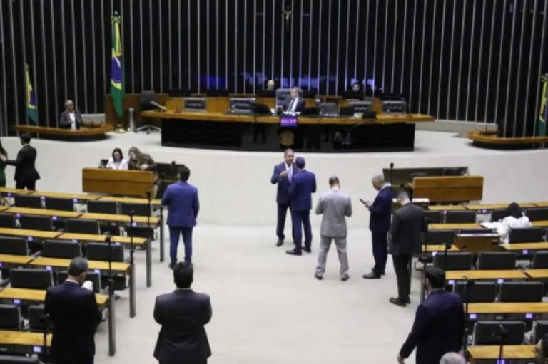 Câmara dos Deputados retira cobrança sobre GD no relatório da MP 1.304