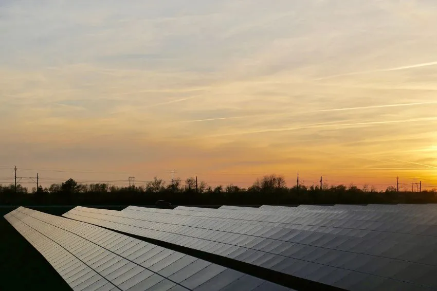 ABNT NBR 17258 estabelece critérios de inspeção por eletroluminescência em módulos fotovoltaicos