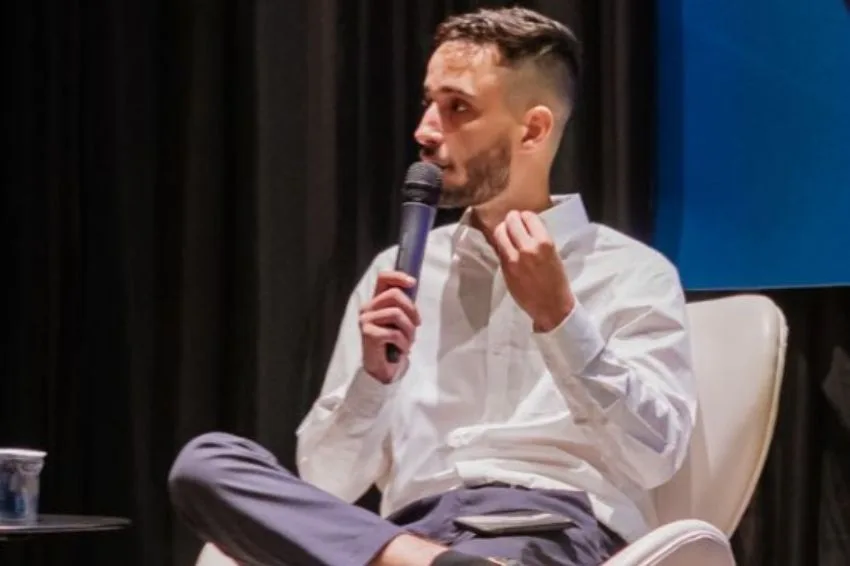 Canal Solar - Engenheiro transforma TCC em solução hidrofóbica para limpeza de painéis solares