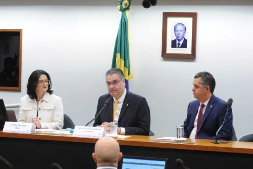 Câmara cobra explicações e convoca Sandoval para esclarecer cortes na GD