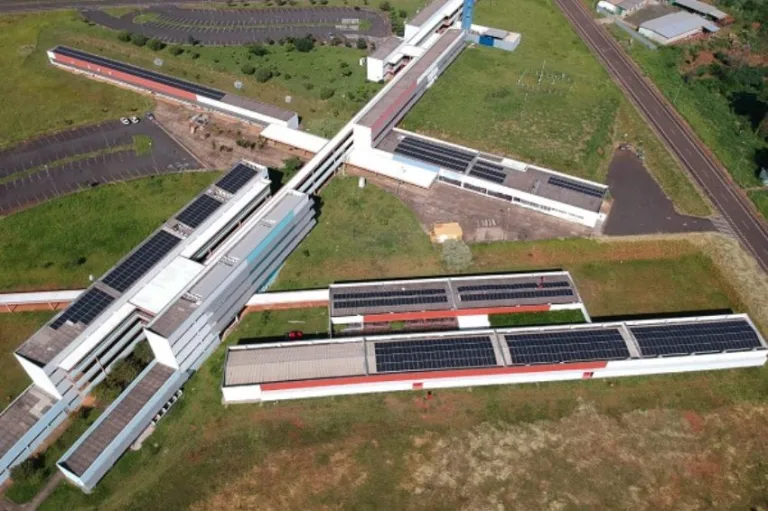 Usina solar gera economia superior a R$ 1,8 milhão ao Hospital da UFTM