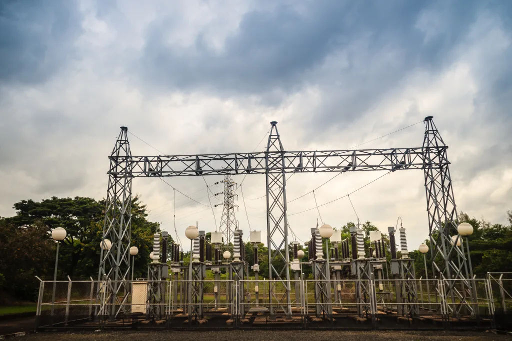 Ministro do MME minimiza apagão, mas preocupações sobre infraestrutura energética persistem