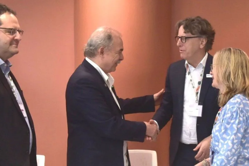 BNDES raises R$ 1,7 billion from KfW for urban mobility and renewable energy.