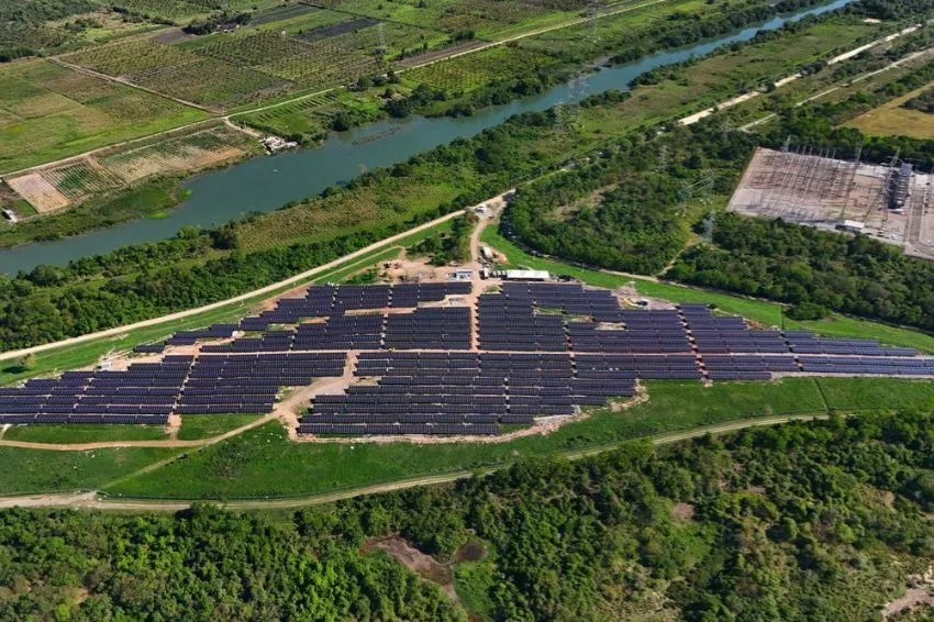 Former landfill in Rio de Janeiro is transformed into a solar power plant.