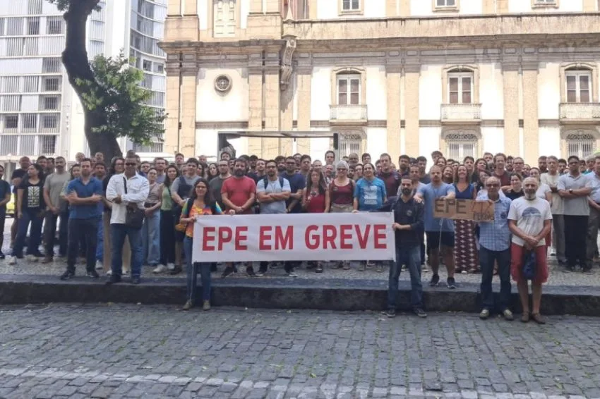 Canal Solar - Profissionais da EPE seguem em greve e pedem mediação do MPT