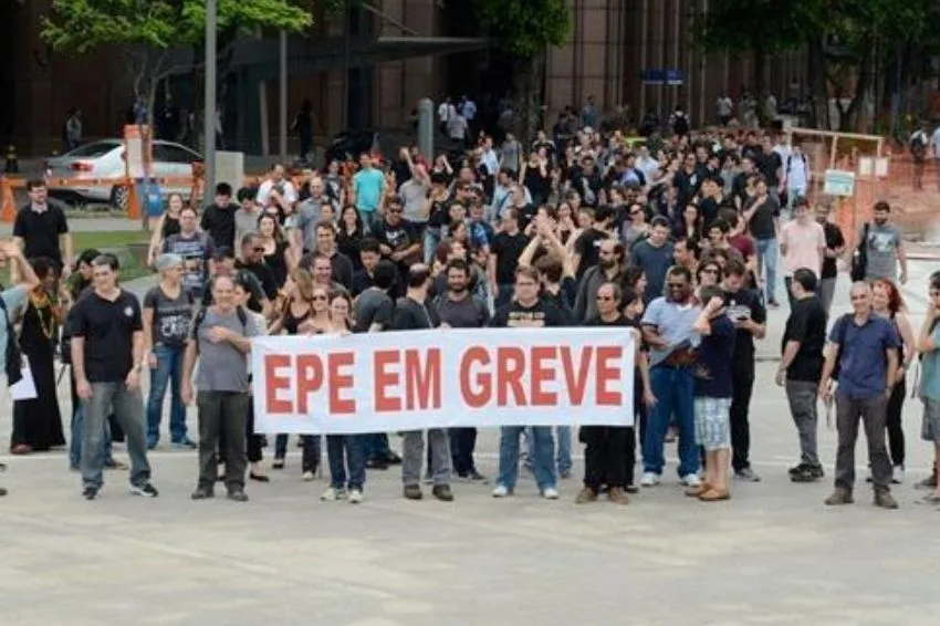 Canal Solar - EPE desconta salários de empregados por dias não trabalhados durante a greve