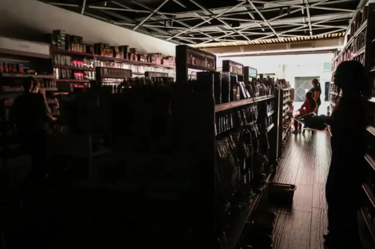 Canal Solar - Governo Federal determina rigor absoluto contra distribuidoras após apagão em São Paulo