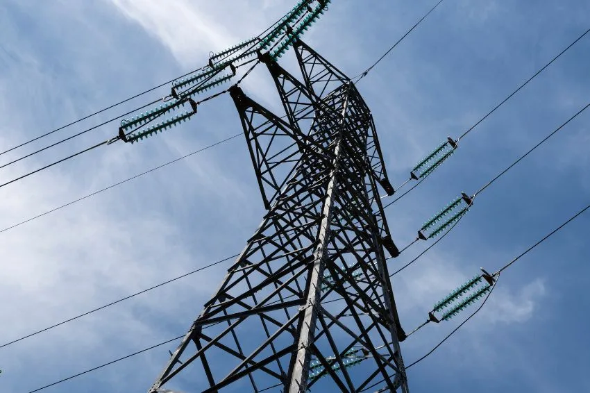 Canal Solar - Ministerio de Minas y Energía cambia reglas para subastas de reserva de capacidad de 2026.