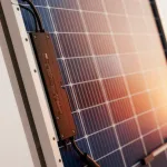 Rockcore estreia no Brasil com microinversor ultrafino e design patenteado acoplado ao módulo