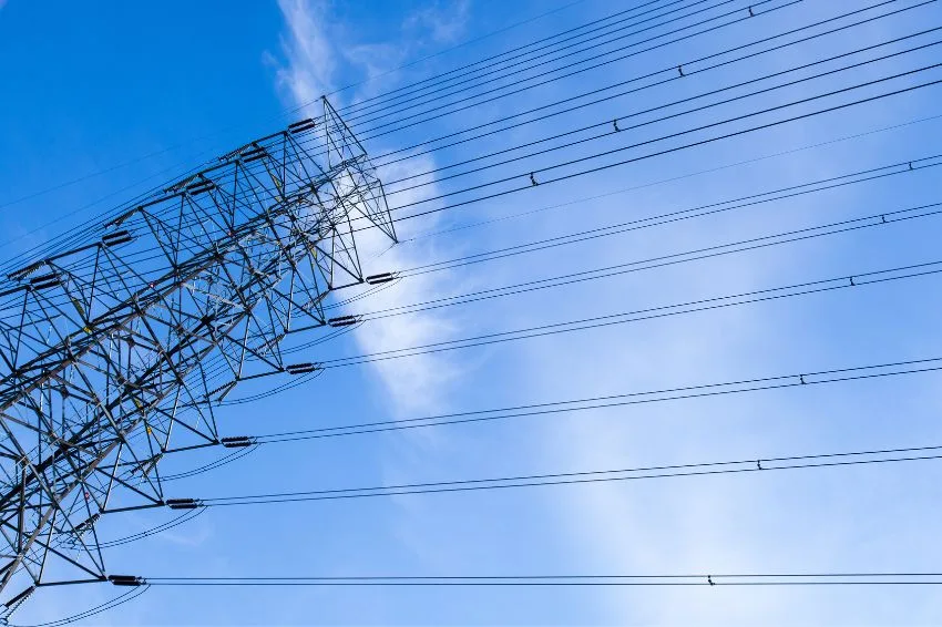 Setor elétrico brasileiro arrecadou R$ 114,6 bi em 2024, aponta PwC Brasil