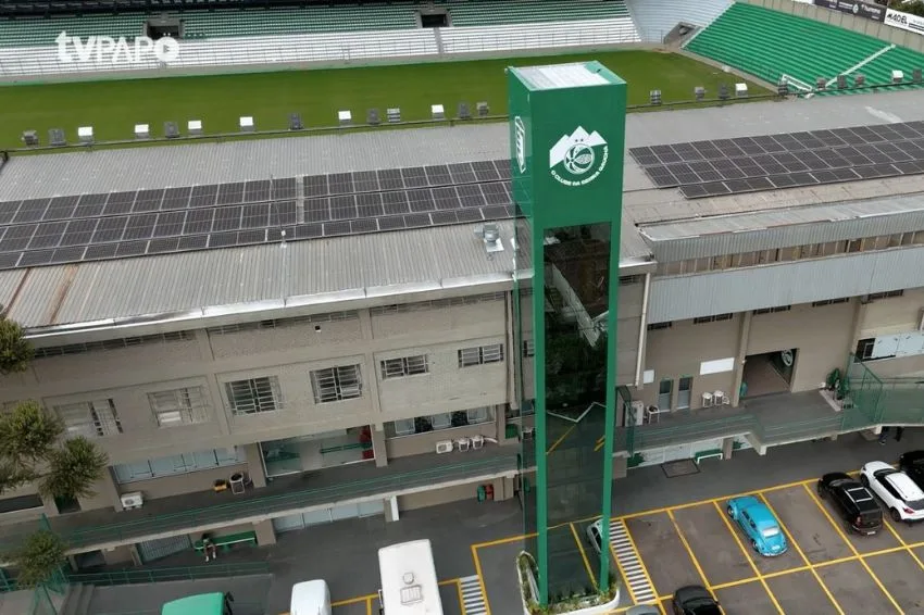 Youth club invests in solar energy and reduces costs at Alfredo Jaconi Stadium.