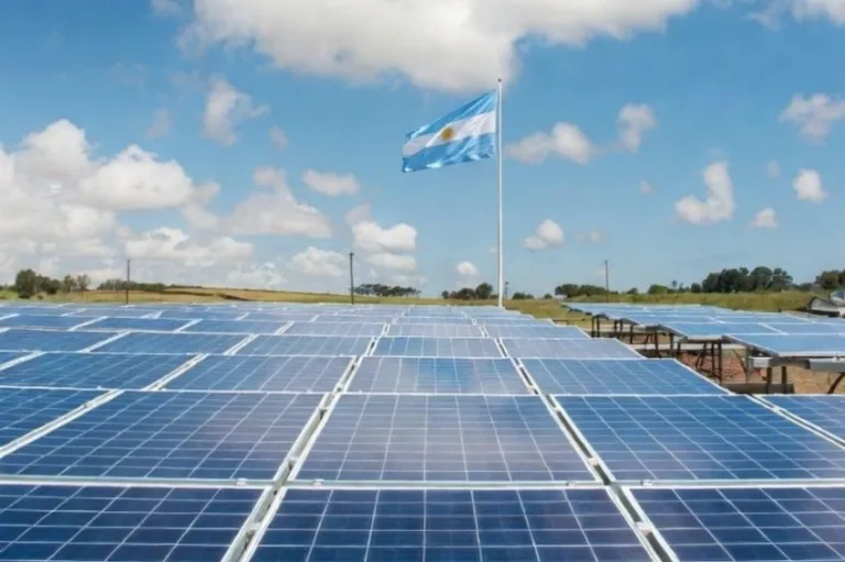 Argentina avança em energia limpa com aliança solar de 200 MW