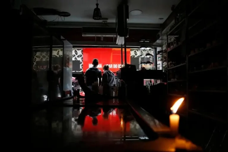 Canal Solar - Enel admite erro e diz apagão em SP atingiu o dobro de consumidores