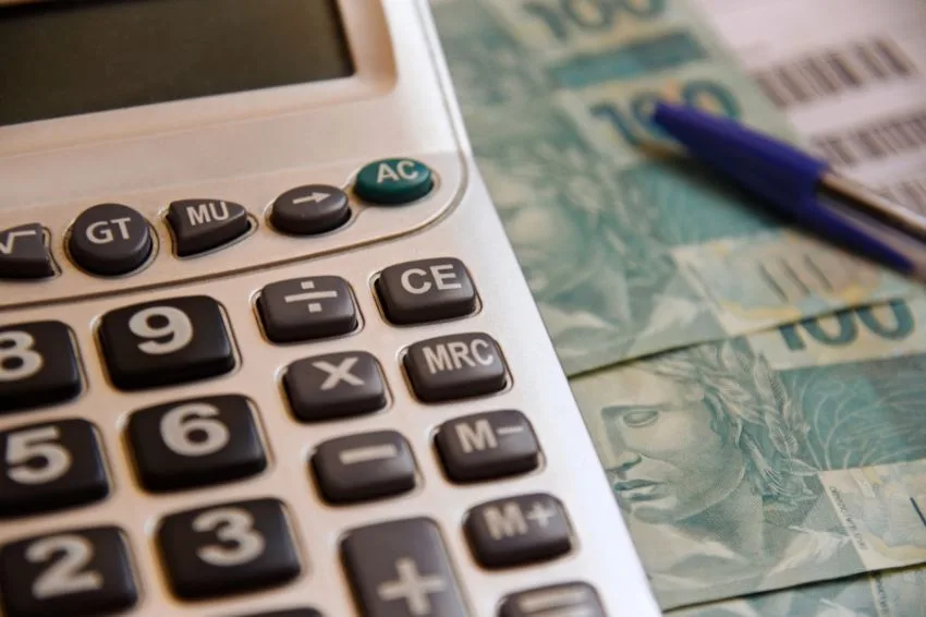 O imposto invisível na energia solar: como evitar perder milhões com desconhecimento da lei?