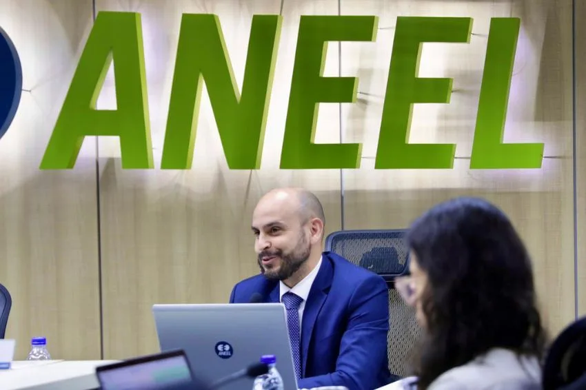 Canal Solar - ANEEL divulga consulta pública sobre regulamentação do armazenamento de energia 