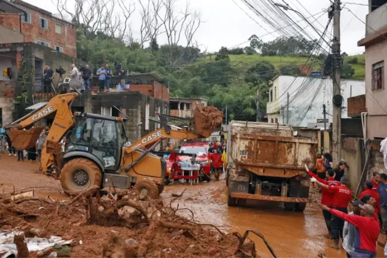 Chuvas deixam rastro de danos na rede elétrica e afetam rotina em Juiz de Fora (MG)