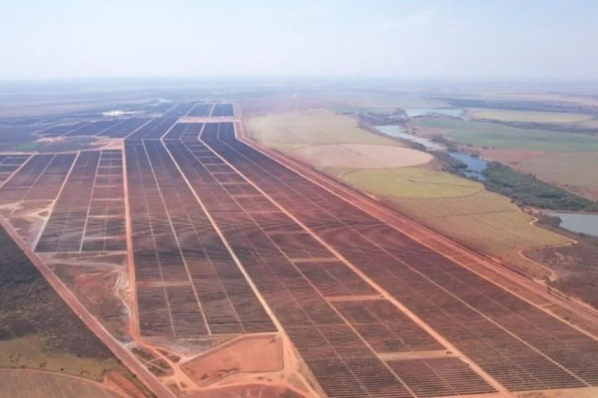 Complexo solar de R$ 2,4 bilhões entra em operação comercial em Minas