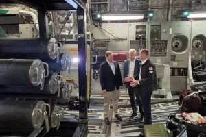 EUA testa envio aéreo de reator nuclear compacto