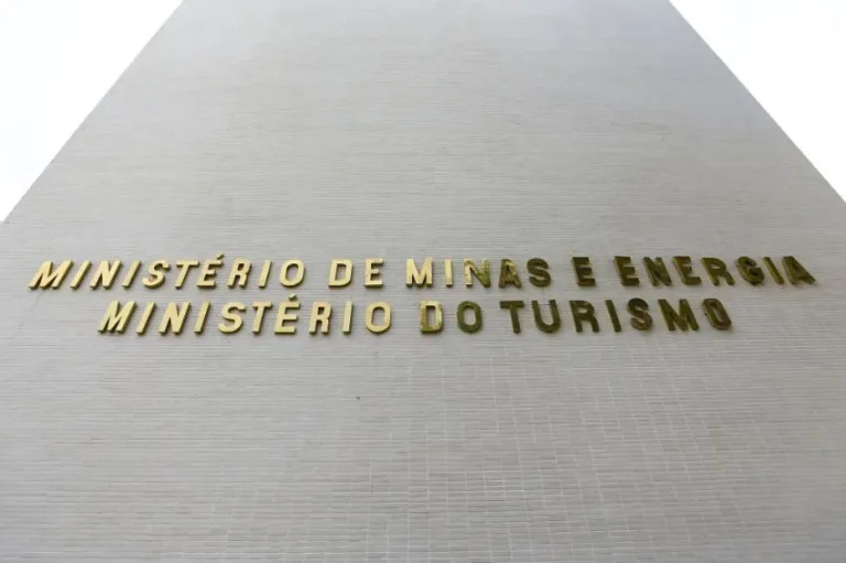 Canal Solar - Secretário-executivo do MME pede demissão