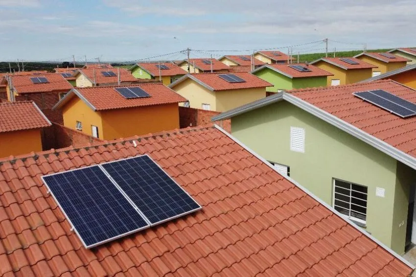 Promessa do governo, solar no Minha Casa, Minha Vida segue travada