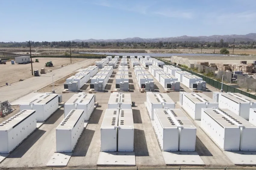 ANEEL deve decidir futuro das baterias em reunião na próxima semana, diz Mosna