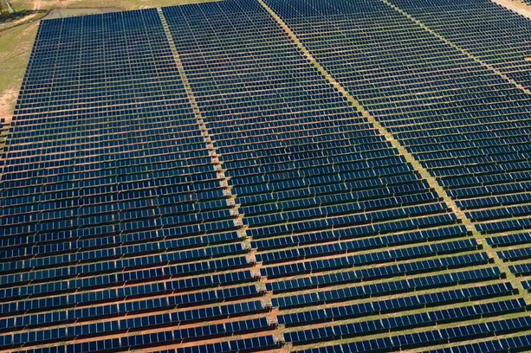 Canal Solar - ANEEL revoga duas usinas solares em Minas Gerais por atraso nas obras