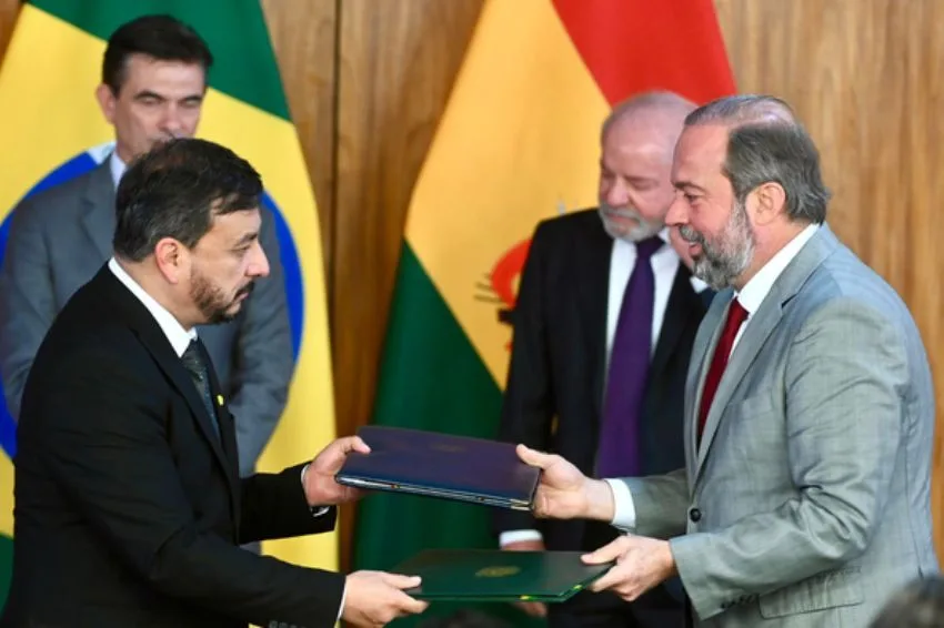 Canal Solar - Brasil e Bolívia fecham acordo para construção de linha de transmissão ligando os dois países