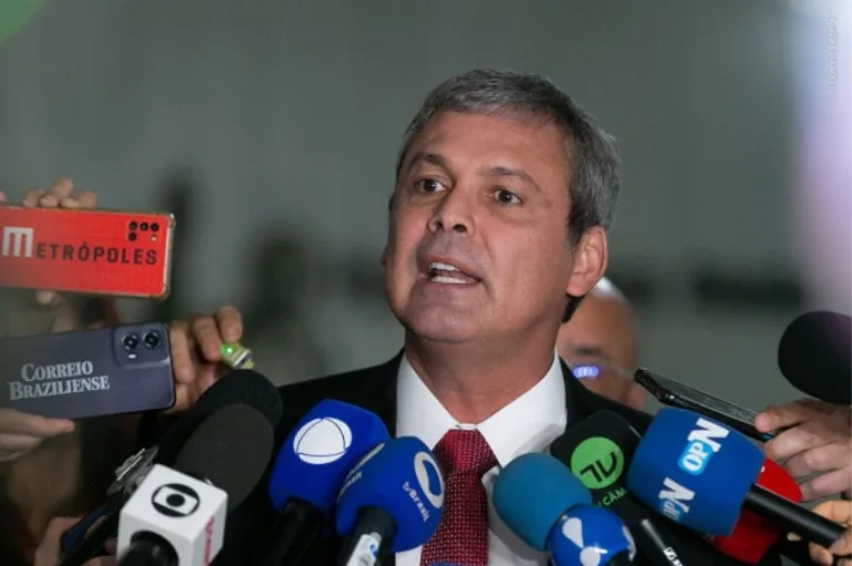 Deputado aciona Justiça contra alta de até 15% na conta de luz no Rio