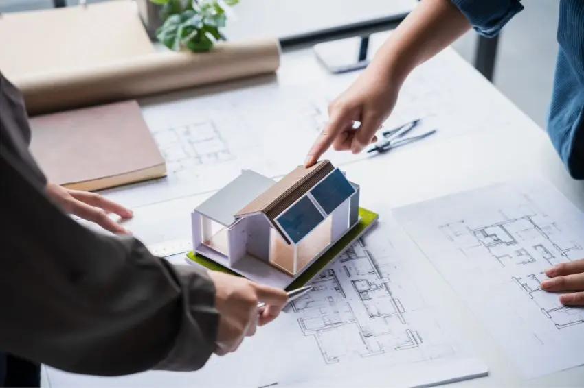 Conta de luz afeta felicidade dos brasileiros; energia solar melhora cenário, mostram estudos