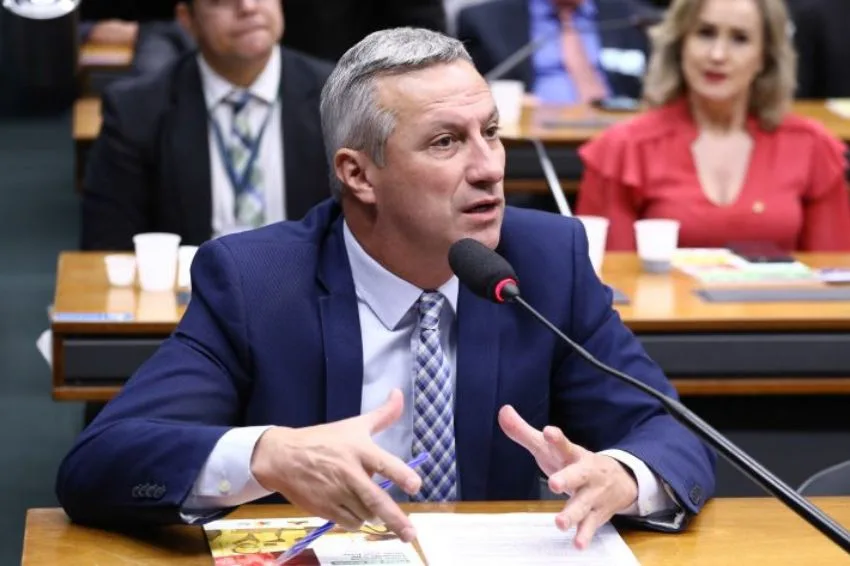 Deputado aciona TCU e pede suspensão de contrato do governo com termelétrica 