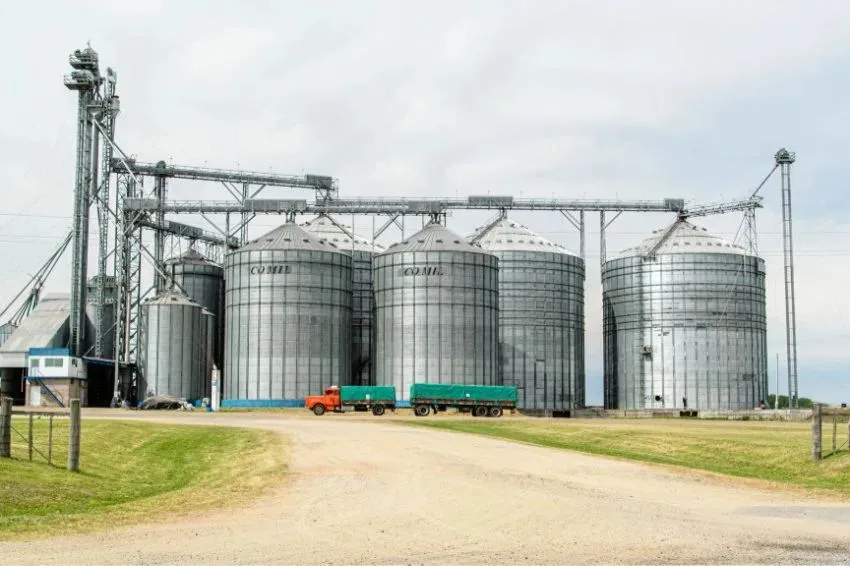 Outro eixo será dedicado às tendências e inovações apresentadas por fabricantes globais. O evento contará com representantes de sete empresas do setor: Sungrow, Growatt, LuxPower, Era Solar, Ronma Solar, Prticy e Reicon.