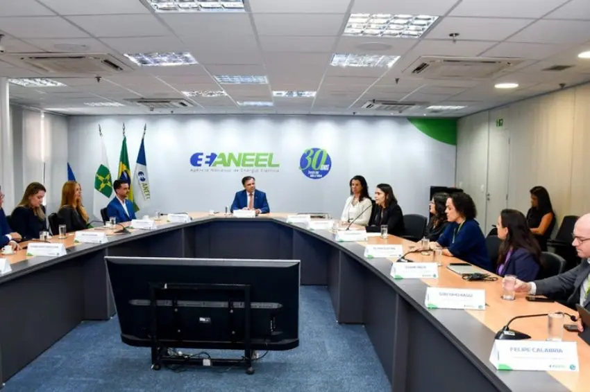Canal Solar - ANEEL autoriza primeiro projeto de BESS colocalizado com usina solar no país
