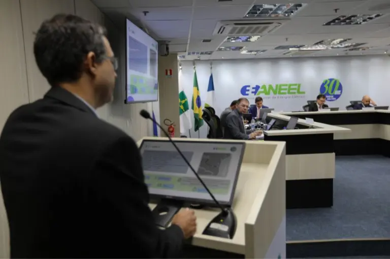Canal Solar - ANEEL propõe usar créditos não utilizados pela GD para baratear conta de luz