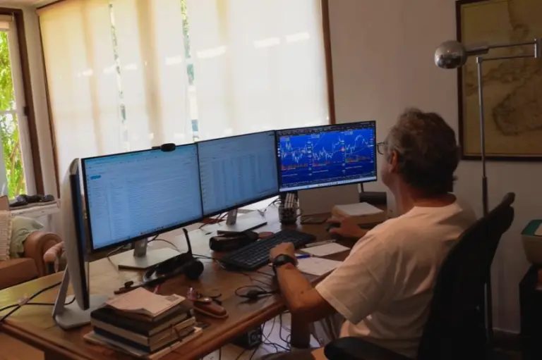 Cansados, moradores trocam apagões pela paz da energia solar com baterias