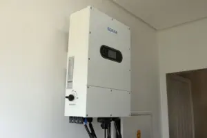 Sofar apresenta case de inversor híbrido split-phase no Brasil