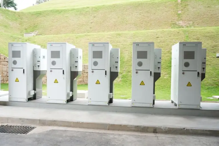 Entenda na prática como dimensionar sistemas híbridos com bateria