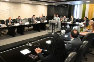 Canal Solar - Governo inicia discussão sobre pequenos reatores nucleares no Brasil