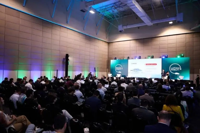 Huawei lança solução nativa que integra energia solar, baterias e recarga ultrarrápida