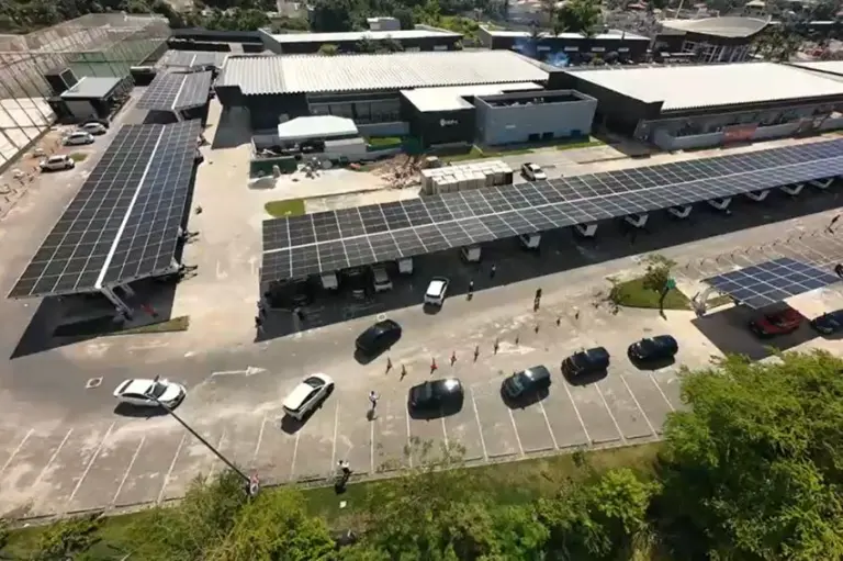 Canal Solar - Outlet Premium Salvador inaugura eletroposto com 80 carregadores ultrarrápidos e sistema BESS