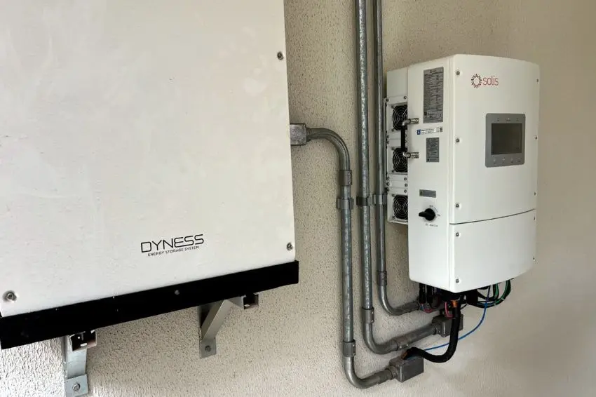 Canal Solar - Sistema híbrido com bateria não é off-grid; veja cinco diferenças