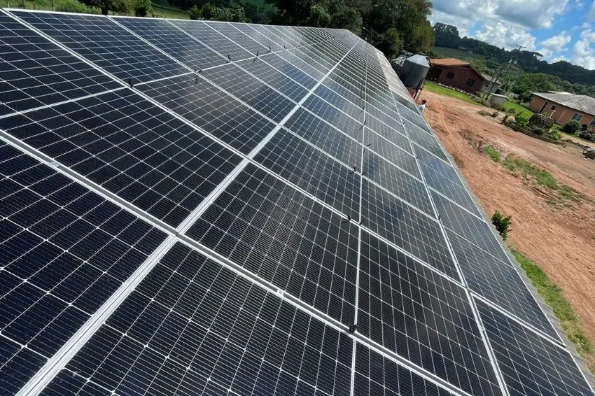 Canal Solar - Solar concentra 75% das novas adições e lidera avanço das renováveis em 2025