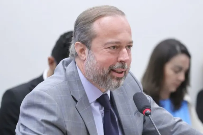 Canal Solar - Câmara convoca Silveira para prestar esclarecimentos sobre antecipação de termelétricas do LRCAP