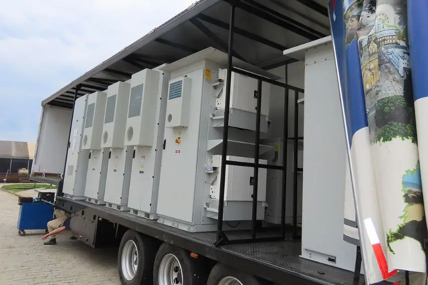 Celesc e UFSC criam sistema móvel com baterias recicladas para combater quedas de energia