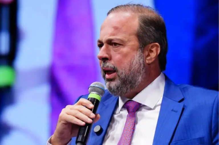 Canal Solar - Governo publicará portaria do leilão de baterias nos próximos dias