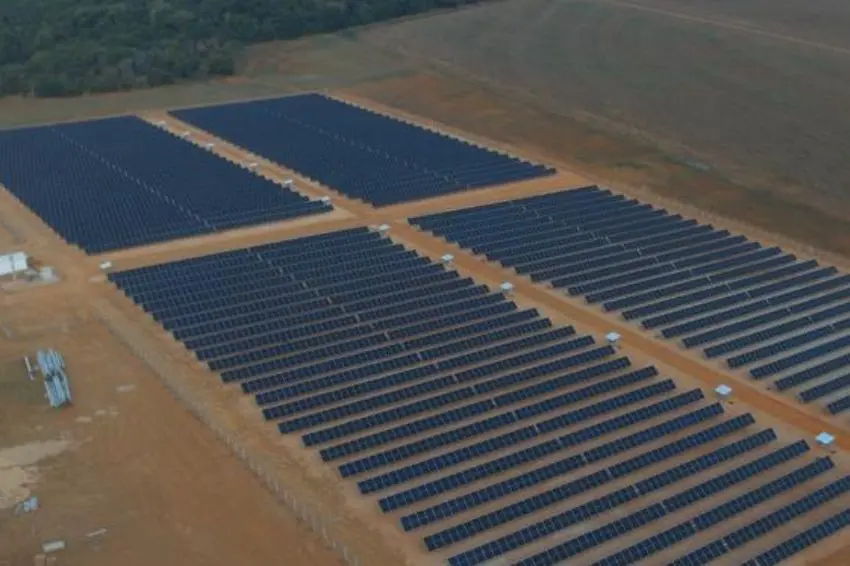 Canal Solar - Brasil instala quase 6 vezes mais energia solar do que projeção oficial do governo feita há uma década