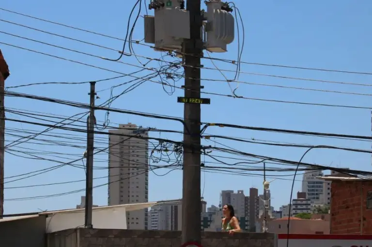Canal Solar - Consumidores pagam mais de R$ 7 bilhões por ano para cobrir furtos de energia