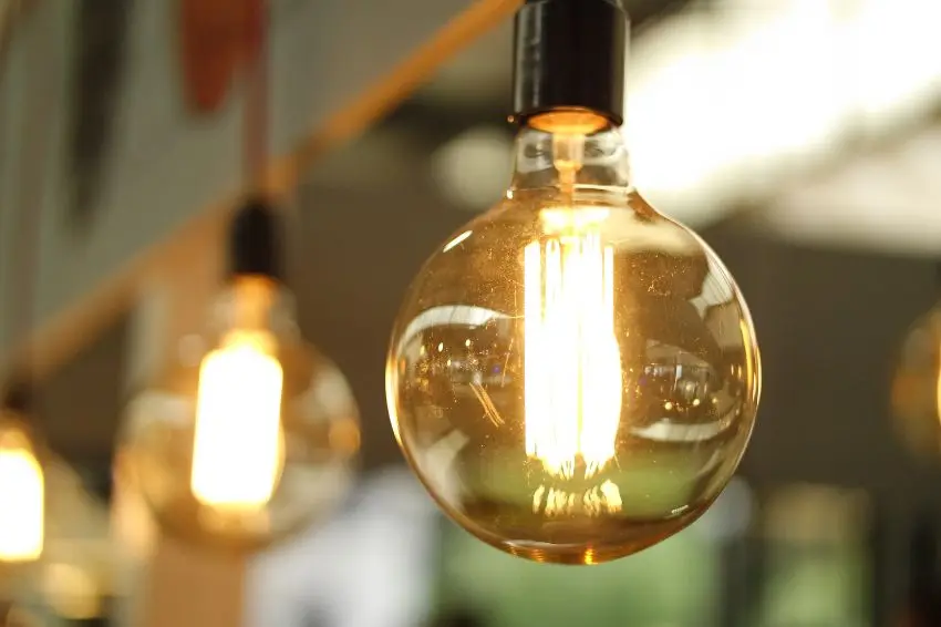 Canal Solar - Conta de luz continuará mais cara com bandeira amarela em junho