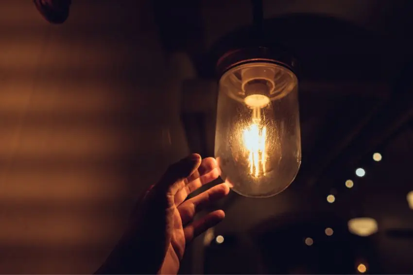 Canal Solar - Conta de luz deve subir 8,6% em 2026, projeta nova atualização da ANEEL