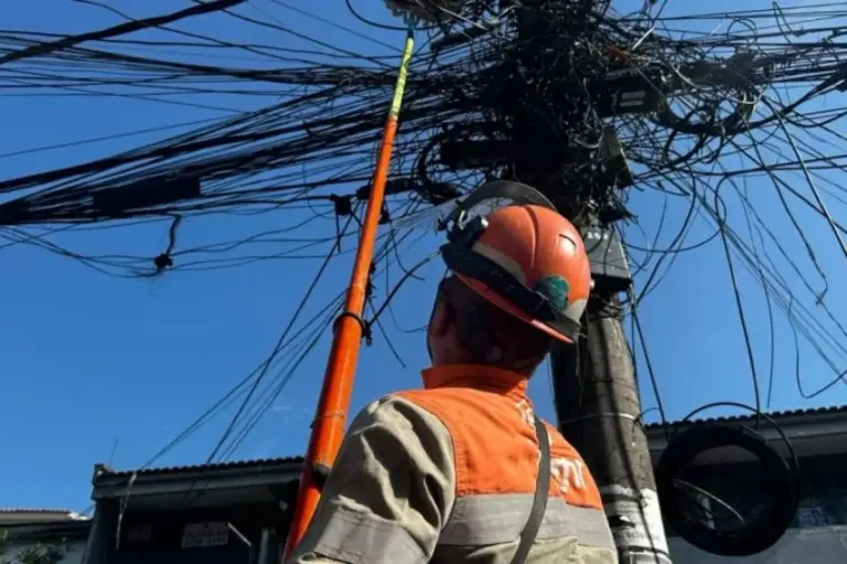 Canal Solar - Furtos e fraudes de energia elevaram conta de luz em quase 3% em 2025, diz ABRADEE 