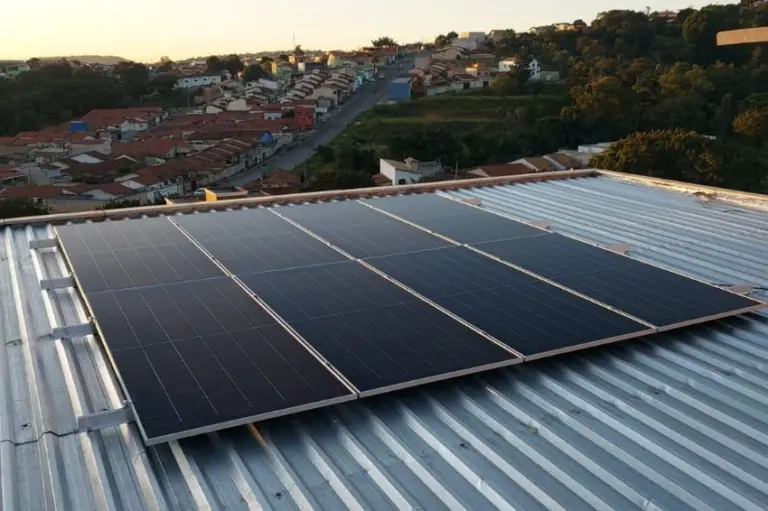Canal Solar - Lei cria linha de crédito para famílias de baixa renda e MEIs investirem em energia solar em MT